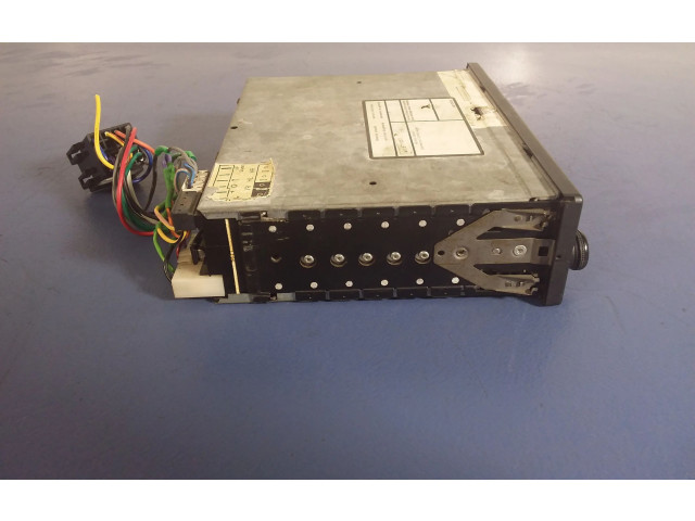Радио/ проигрыватель CD/DVD / навигация 8631110244, 8631110244   Audi  A4 S4 B5 8D  1994 - 1999 года
