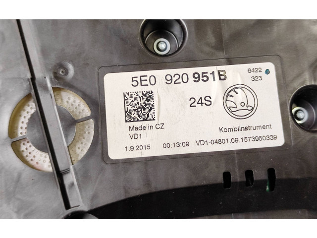 Přístrojová deska  Skoda Octavia Mk3 (5E) 2015 5E0920951B  