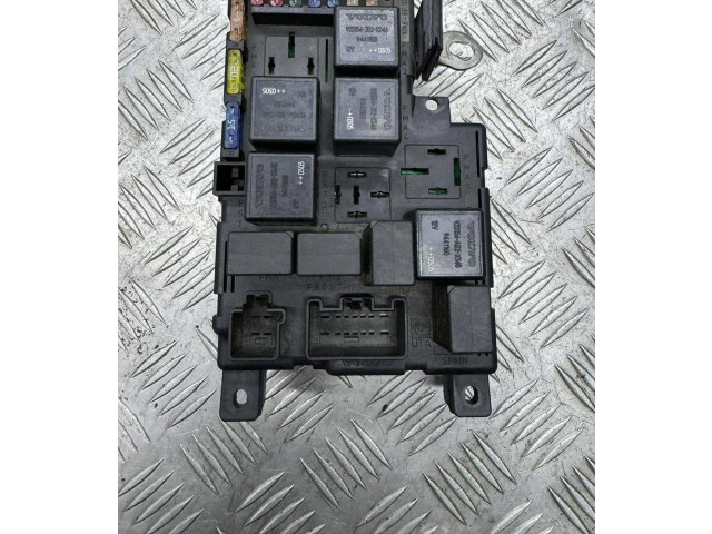   Pojistková skříňka 8678449, 518218009   Volvo V70 2004