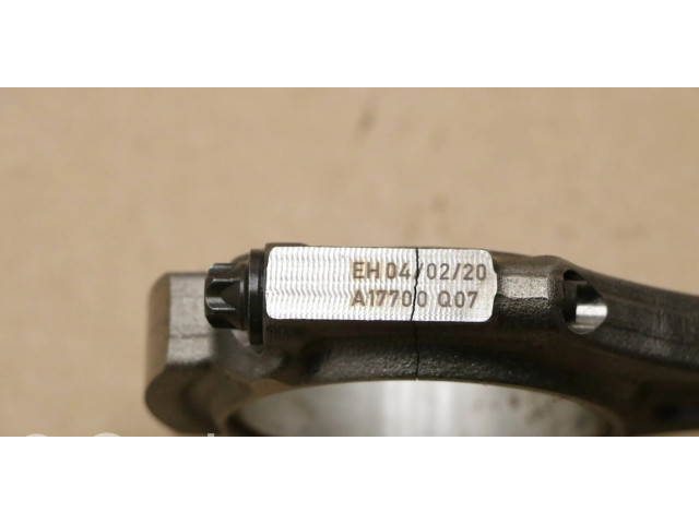 Píst A17700Q07, 83P33   Mercedes-Benz G W463  pro benzínový motor 4.0  
