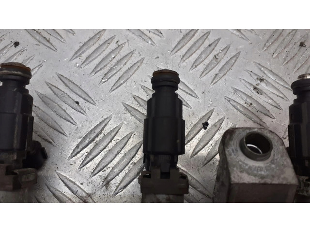 Vstřikovací lišta 35310-22600   Hyundai Getz  pro benzínový motor 1.1  