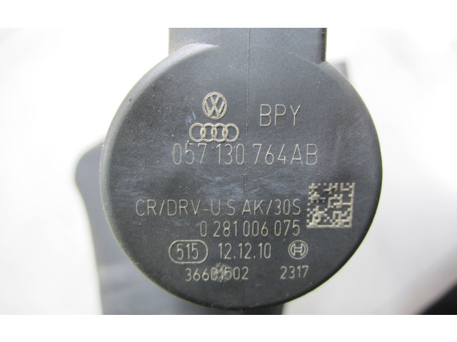 Vstřikovací lišta 057130764AB, 36601502   Volkswagen PASSAT B7    CFGB 