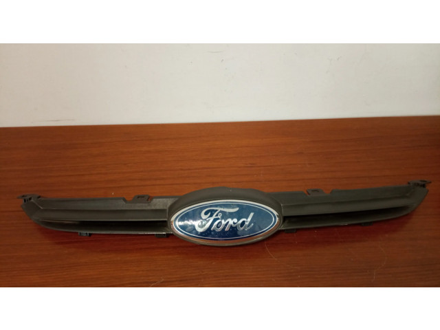 Передняя решётка Ford Fiesta 2013-2017 года 8A61-8200-B      