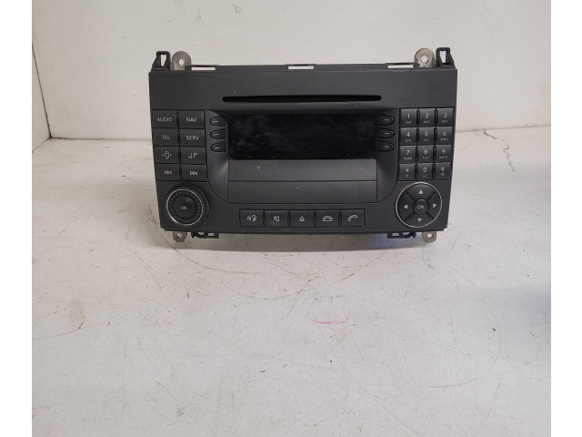 Pojistková skříňka Радио/ проигрыватель  / навигация A1698207389, A2038270062   Mercedes-Benz B W245 2006