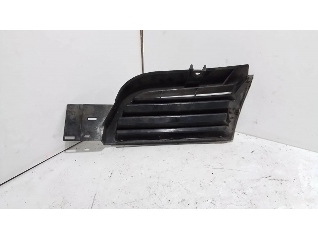 Передняя решётка Mitsubishi Carisma 2000-2004 года MR361222, 523686      