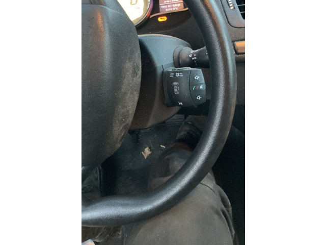 Volant Renault Megane III 2009 484009812R  