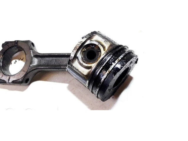 Píst    Alfa Romeo 156  pro naftový motor 2.4  