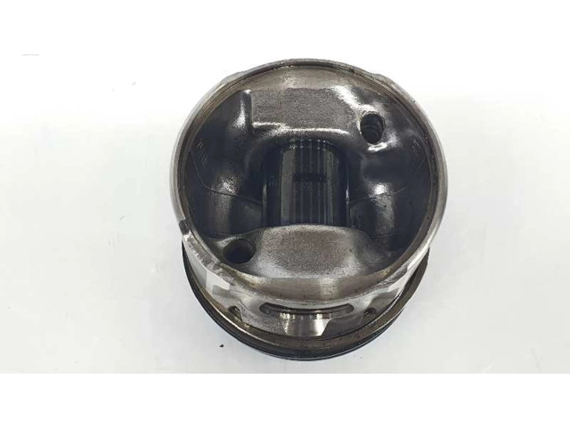 Píst 1612784080   Citroen C4 II Picasso  pro naftový motor 1.6  