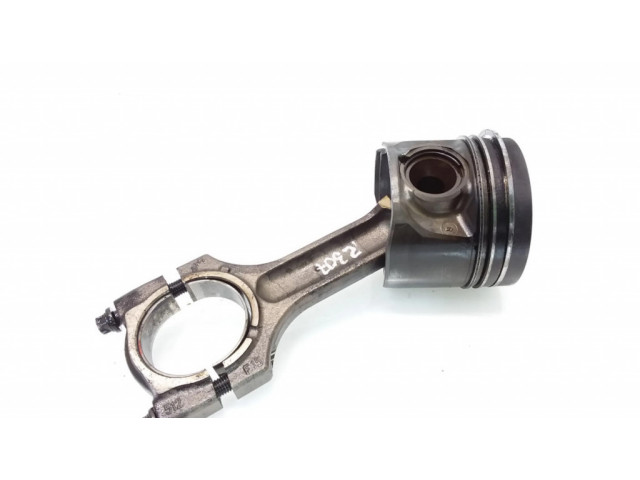 Píst    BMW 7 E65 E66  pro naftový motor 3.0 306D3 
