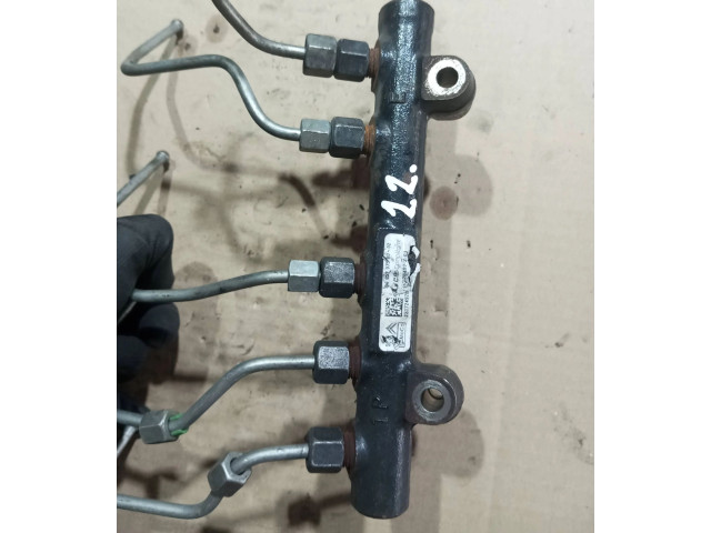 Vstřikovací lišta 9685297580, 131724970   Volvo V60     