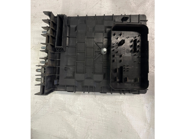 Блок предохранителей  17181281, 017181301   Volkswagen Golf Plus    