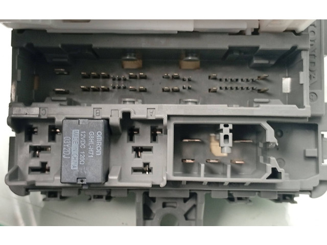 Блок предохранителей  E2VTV0E240, 7002612011   Honda Civic IX    
