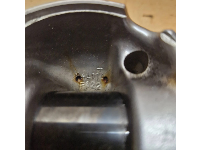 Píst 7812585   BMW 5 F10 F11  pro naftový motor 3.0 N57D30B Diesel straight 6