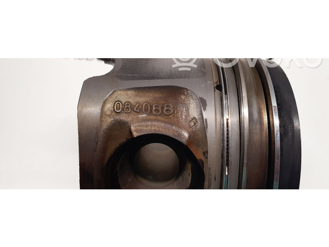 Píst 0840BB   BMW 1 E81 E87  pro naftový motor 1.8  