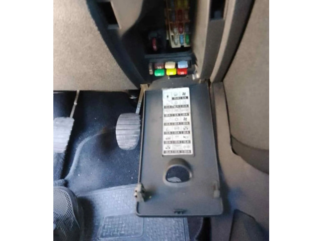   Pojistková skříňka    Renault Clio III 