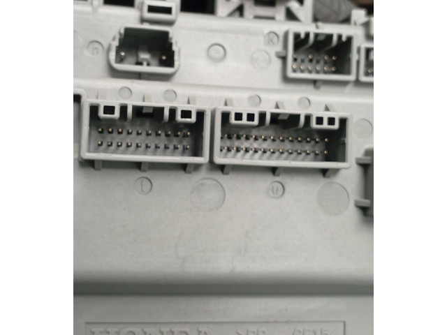Блок предохранителей  E2VTV0E240, 7002612011   Honda Civic IX    