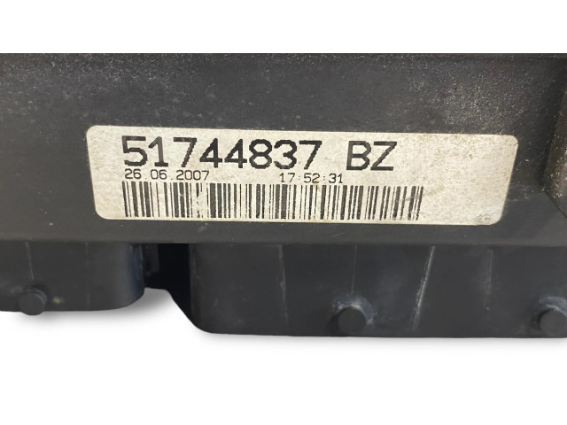 Блок предохранителей  51744837   Fiat Grande Punto    