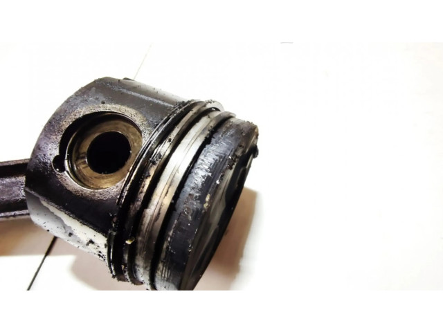 Píst    Peugeot 605  pro naftový motor 2.1  