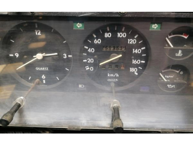 Přístrojová deska  Nissan Patrol Y60  194145.08  