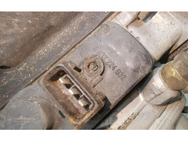 Vstřikovací lišta 0438121070, 026133353D   Audi 80 90 B3     