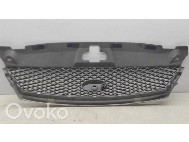 Верхняя решётка Ford Mondeo Mk III 2000-2007 года IS7X8A133AK      