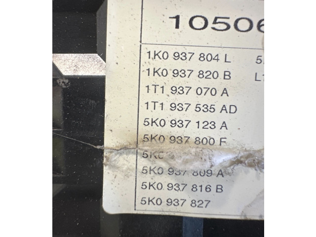 Блок предохранителей  1K0937820B, 1T1937070A   Volkswagen Touran II    
