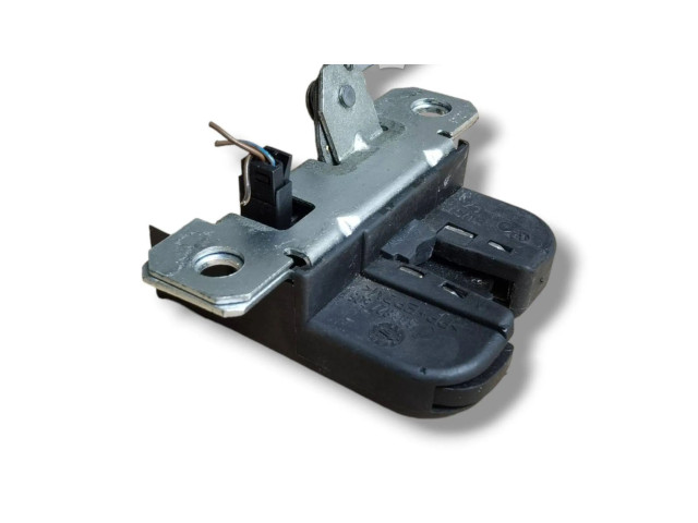 Замок багажника 6Q6827505E    Volkswagen Polo IV 9N3 2005 - 2009 года