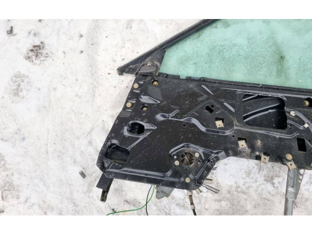 Передняя рамка дверного стекла    Audi 80 90 S2 B4