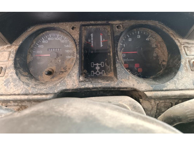 Přístrojová deska  Mitsubishi Montero 2001 MR298406  