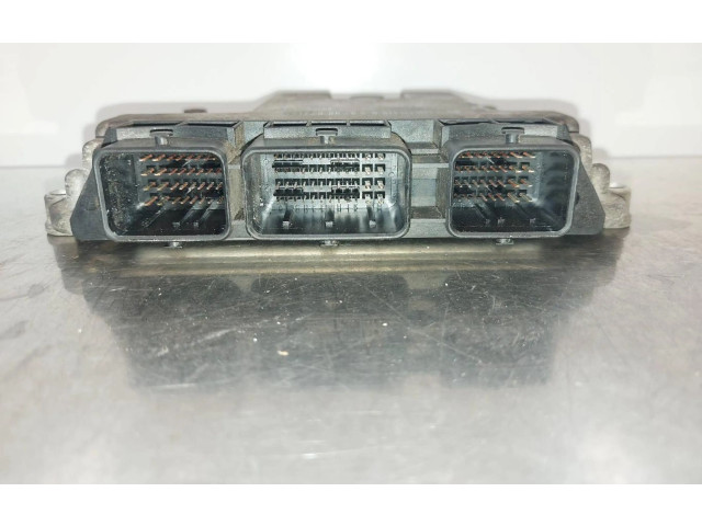 Блок управления двигателем ECU    8200310863   Renault Megane II