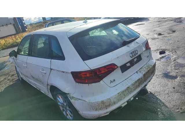 Комплект передних фар 8V0955711, W000030581    Audi A3 S3 8V