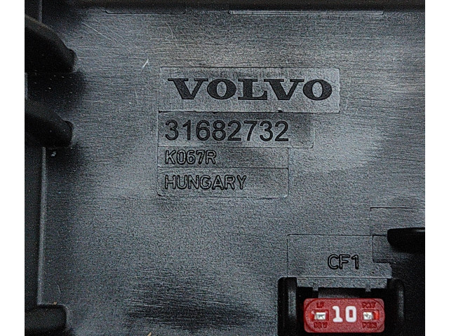   Pojistková skříňka 31682732, 32142591   Volvo V60 2020