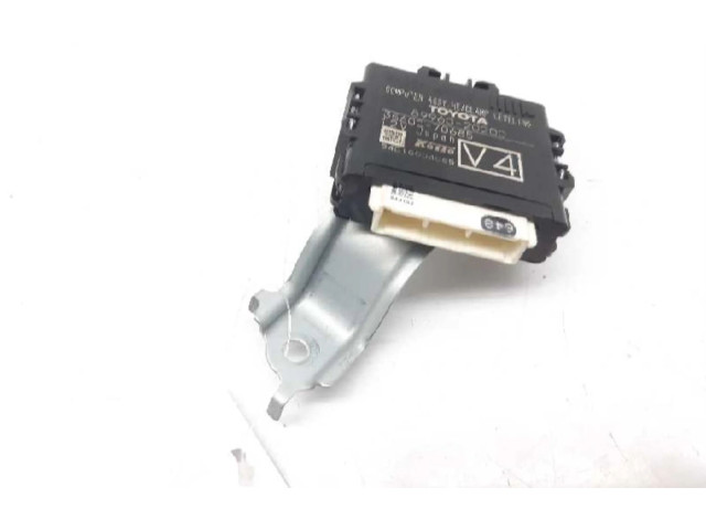 Řídící jednotka 8996020200   Toyota Avensis T270 2015