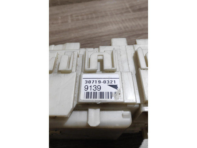 Блок предохранителей 307190321, 9139   Toyota Prius (XW20)    