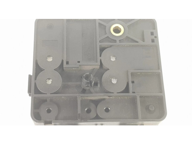 Блок предохранителей 61138374986   BMW X3 E83    