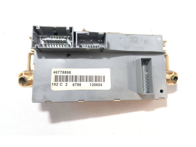 Блок предохранителей 51715858   Fiat Stilo 2004