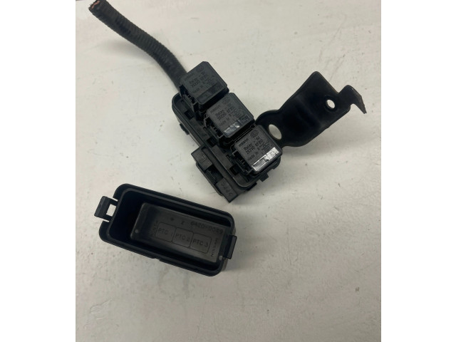   Pojistková skříňka 64200049   Nissan Qashqai 2009