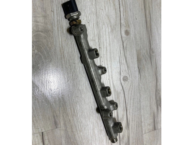 Топливная рампа 04C133320G   Audi Q2 -  