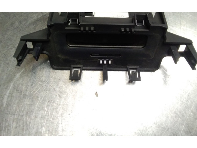 Дисплей    8200350498A   Renault Megane II