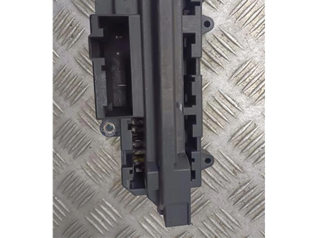   Pojistková skříňka 61136900, 61136900   BMW 7 E65 E66 2008