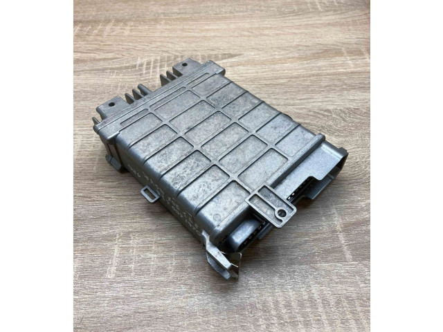 Řídící jednotka 893907404K, 0261200236   Audi 80 90 B3 1986