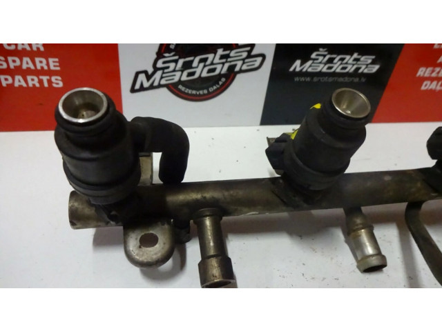Vstřikovací lišta 1435910   BMW 3 E46  pro benzínový / Газ motor 1.8  