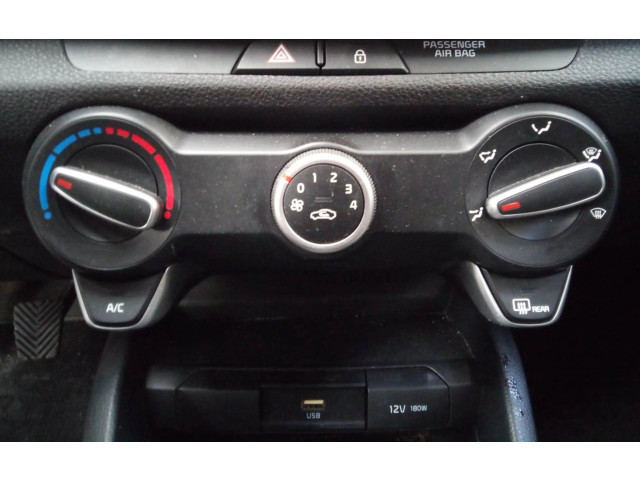 Модуль блока управления кондиционером    KIA Stonic