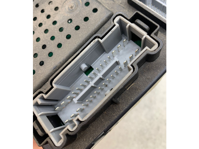   Pojistková skříňka 30786889, 28087583   Volvo XC70 2006