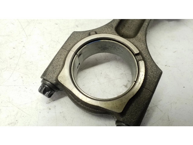 Píst    BMW 7 E65 E66  pro naftový motor 3.0  