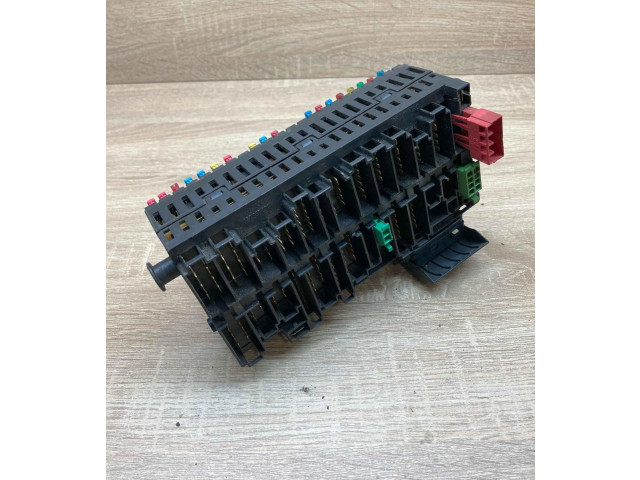 Блок предохранителей 357937039, 1H0953227   Volkswagen Transporter - Caravelle T4    