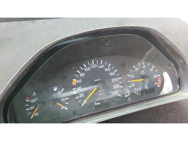 Přístrojová deska  Mercedes-Benz E W210 2000 A2105404947, 88311256  