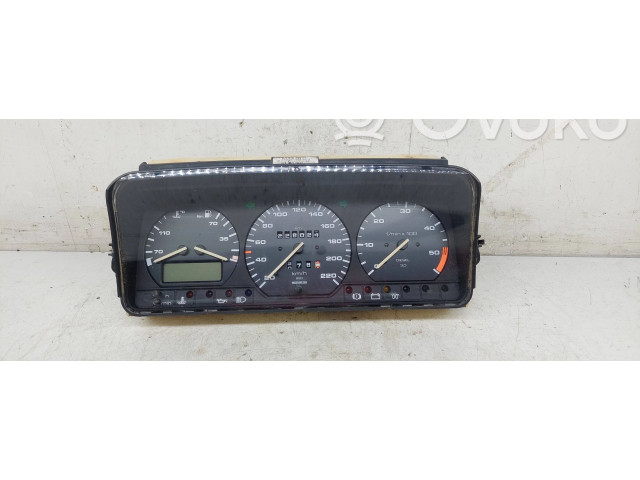 Přístrojová deska  Volkswagen PASSAT B3 1990 357919033CJ, 5220032310  