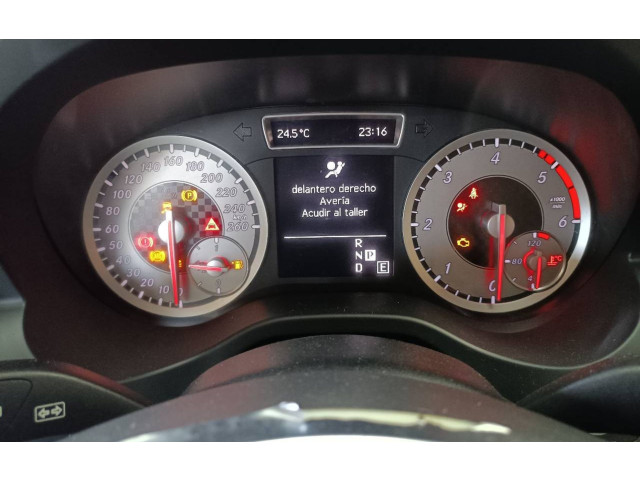 Přístrojová deska  Mercedes-Benz A W176 2013 A1769000101, 0263700092  