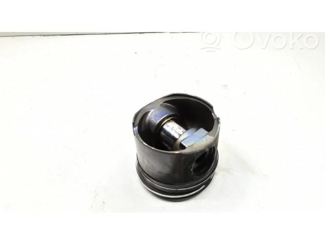 Píst    BMW X5 E53  pro naftový motor 3.0  